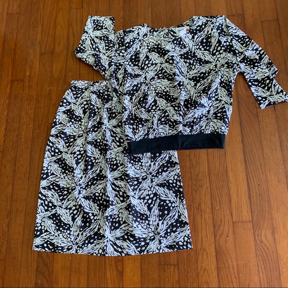 NATURALLY PETITE Two piece outfit - Picture 2 of 5